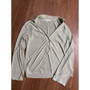 Nectar Clothing Sage Green Plisse Long Sleeve Button Front V-Neck Blouse Medium